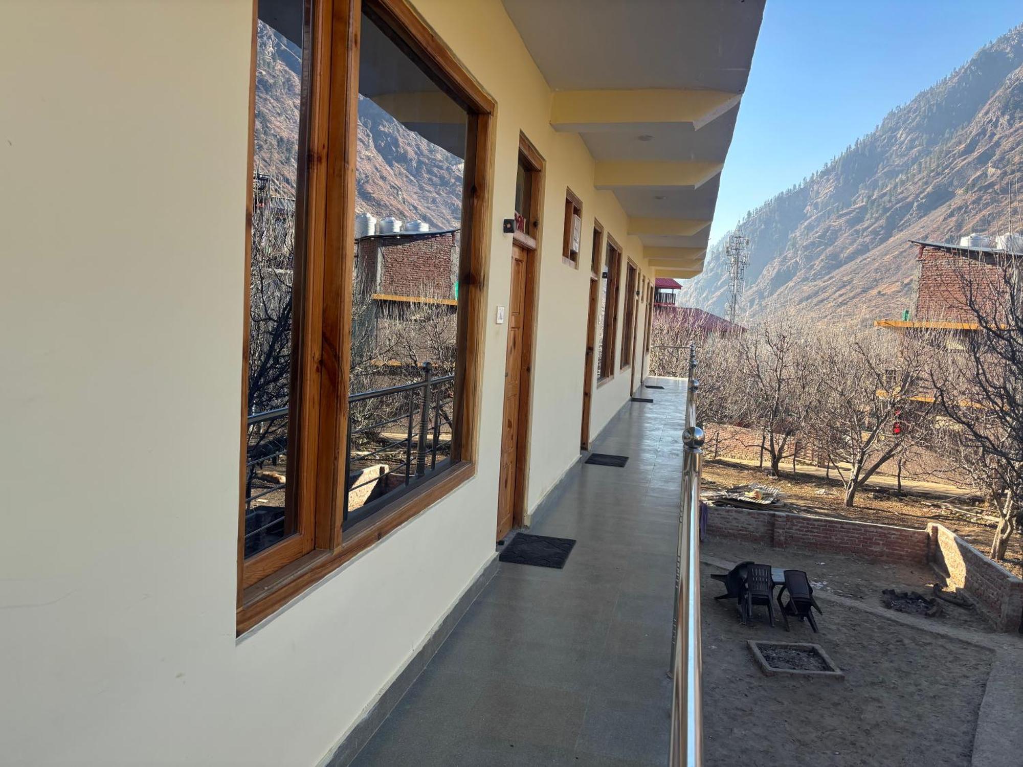 Shalom Guesthouse And Cafe Kalgha Экстерьер фото