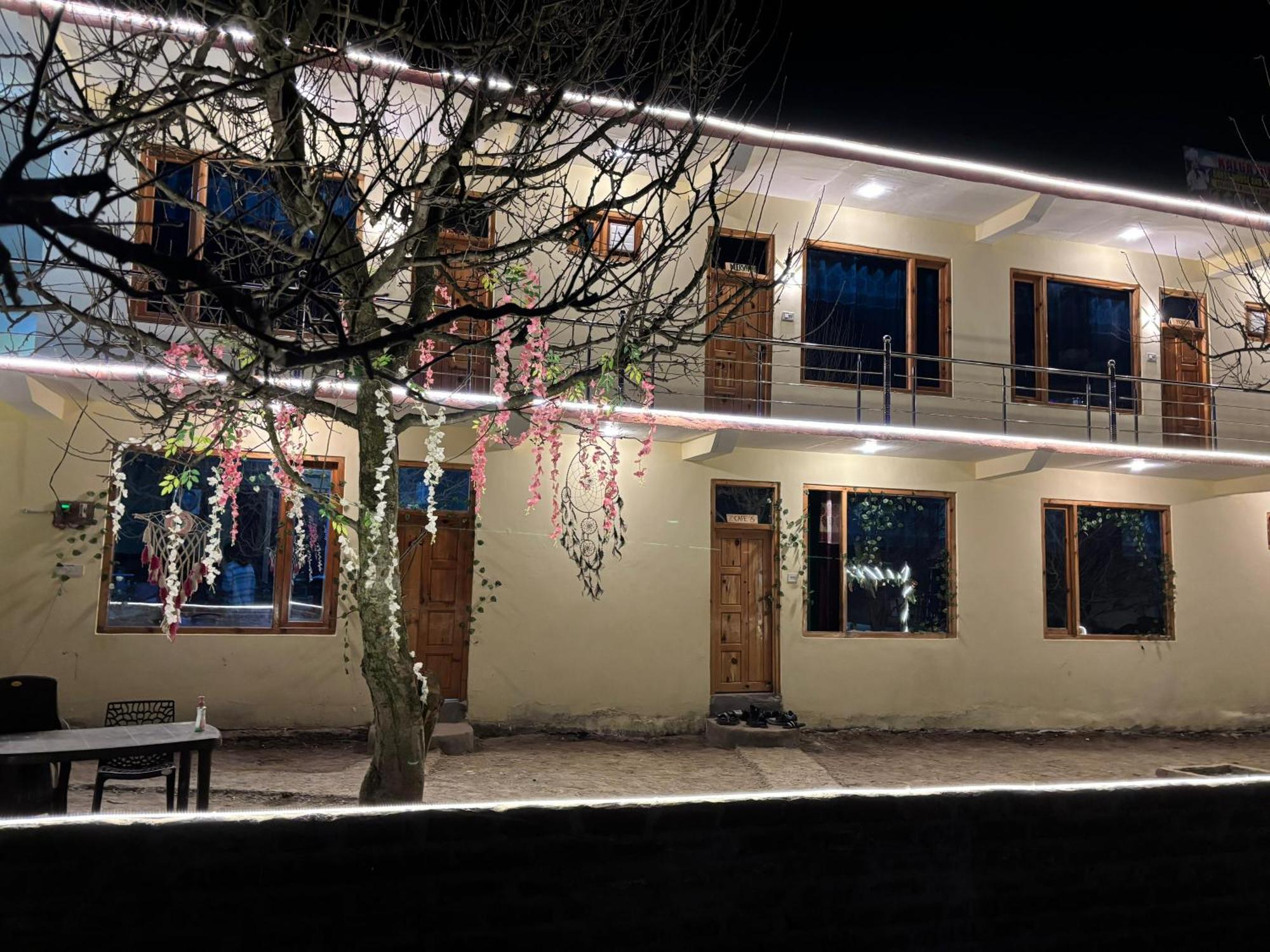 Shalom Guesthouse And Cafe Kalgha Экстерьер фото