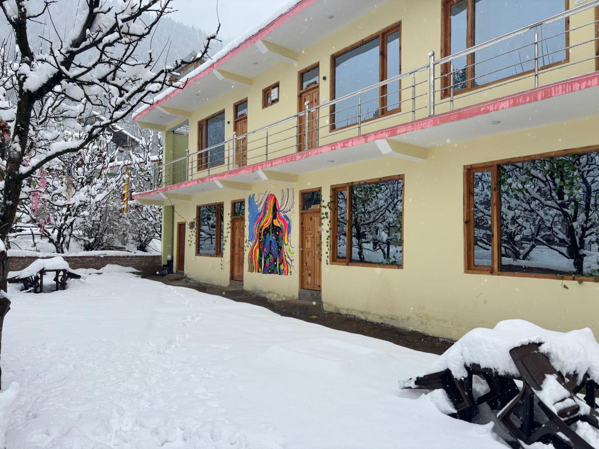 Shalom Guesthouse And Cafe Kalgha Экстерьер фото