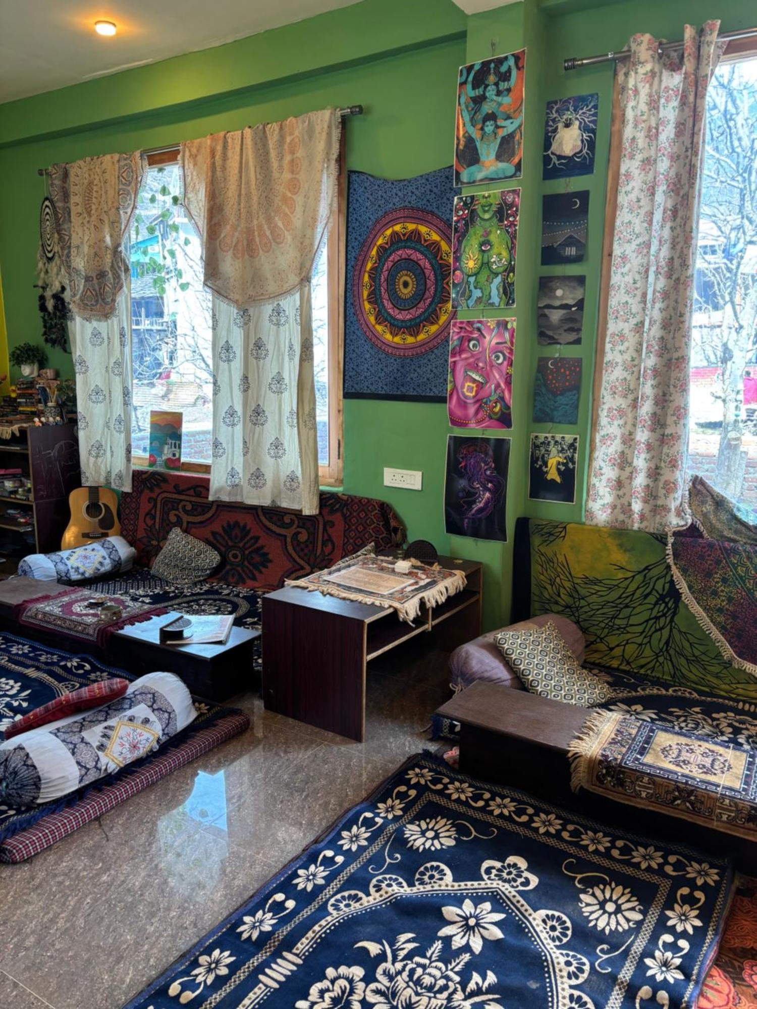 Shalom Guesthouse And Cafe Kalgha Экстерьер фото