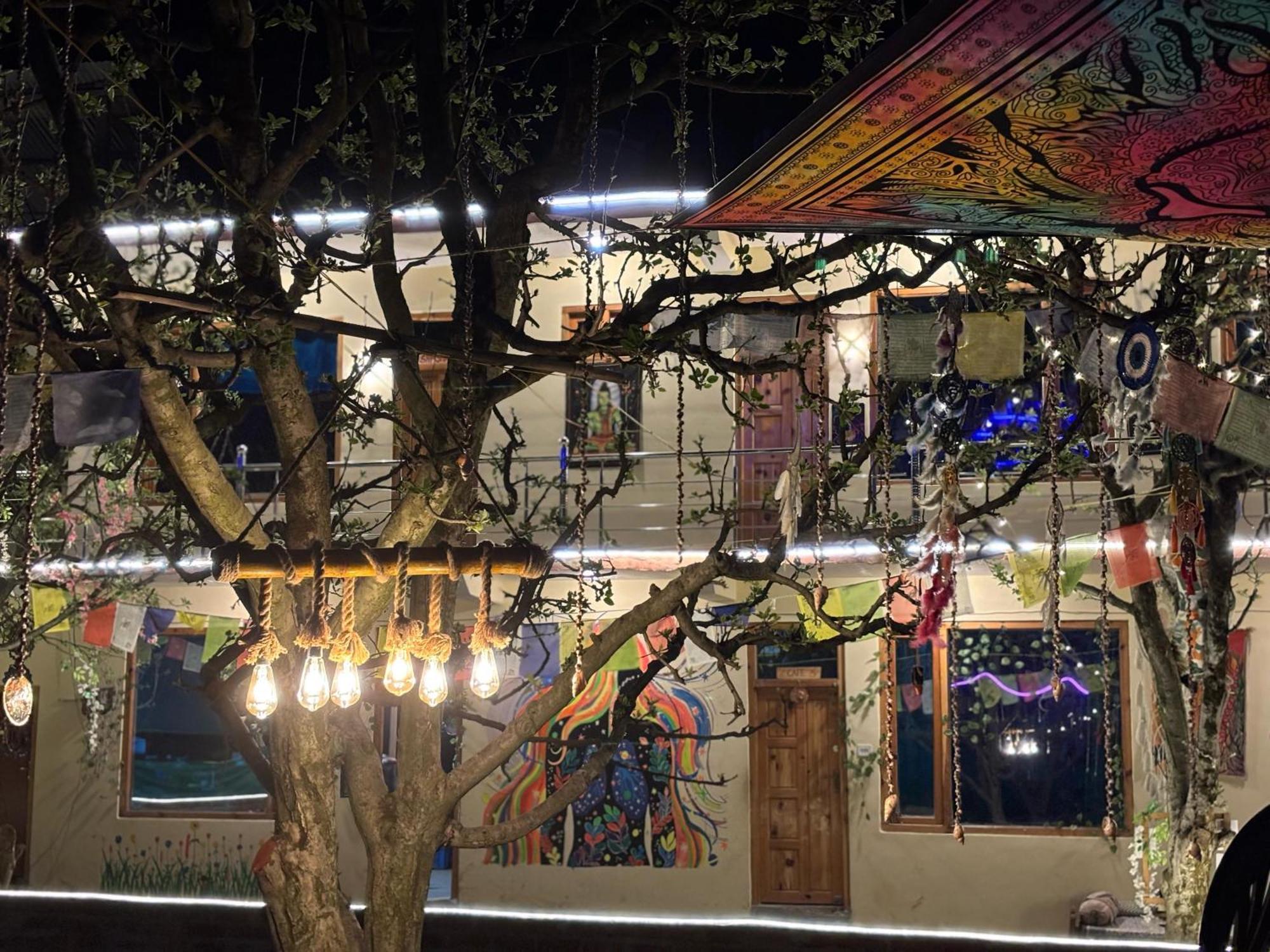 Shalom Guesthouse And Cafe Kalgha Экстерьер фото